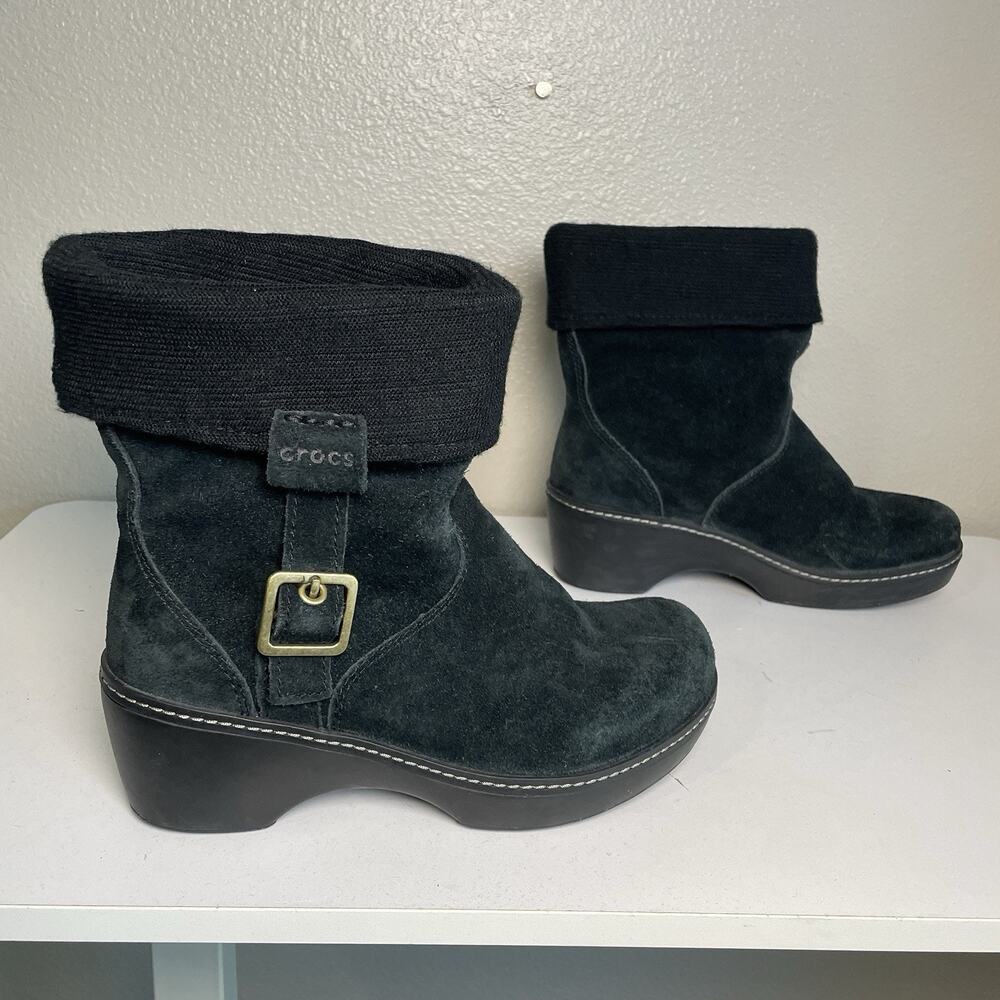 Crocs Boots Berryessa Women’s Size 8 Black Suede Buckle Wedge Pull On
